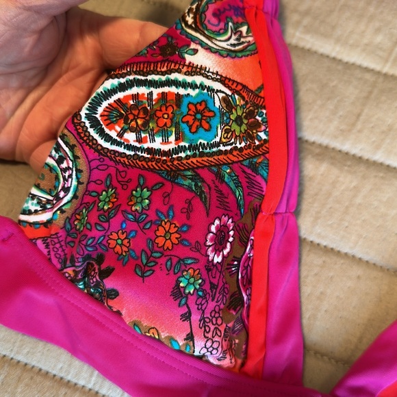 NEW, BECCA Fuchsia paisley Bikini Top, size medium - Picture 7 of 8
